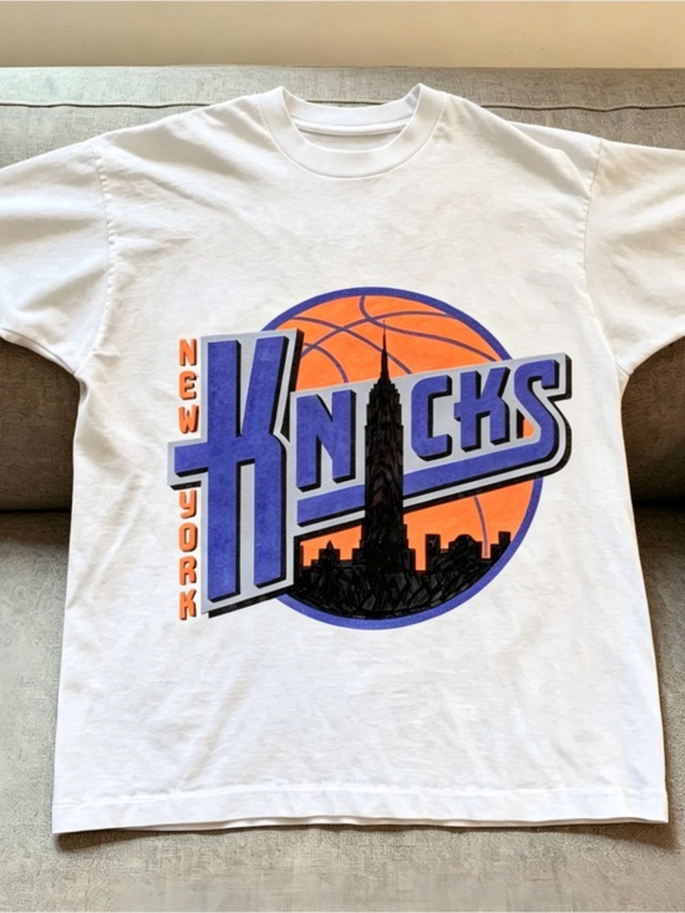 New York Knicks White Graphic Tee - Men's